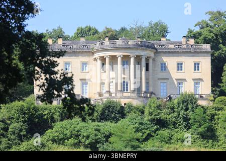 Rastignac Castle im Département Dordogne im Südwesten Frankreichs ist ein architektonischer Cousin des Weißen Hauses. Das Schloss im palladianischen Stil ist einzigartig Stockfoto