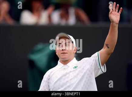 Sonay Kartal feiert den Sieg über Viktoriya Tomova am dritten Tag der Wimbledon Championships 2025 im All England Lawn Tennis and Croquet Club in London. Bilddatum: Mittwoch, 2. Juli 2025. Stockfoto