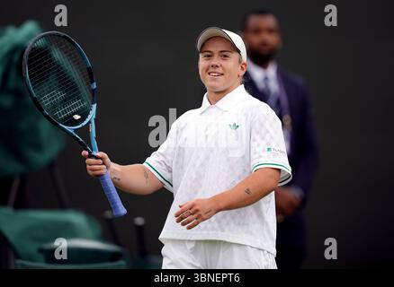 Sonay Kartal feiert den Sieg über Viktoriya Tomova am dritten Tag der Wimbledon Championships 2025 im All England Lawn Tennis and Croquet Club in London. Bilddatum: Mittwoch, 2. Juli 2025. Stockfoto