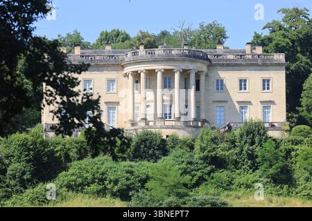 Rastignac Castle im Département Dordogne im Südwesten Frankreichs ist ein architektonischer Cousin des Weißen Hauses. Das Schloss im palladianischen Stil ist einzigartig Stockfoto