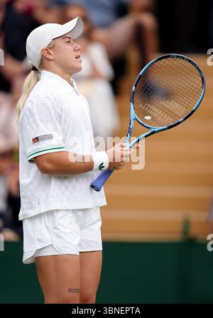 Sonay Kartal feiert den Sieg über Viktoriya Tomova am dritten Tag der Wimbledon Championships 2025 im All England Lawn Tennis and Croquet Club in London. Bilddatum: Mittwoch, 2. Juli 2025. Stockfoto