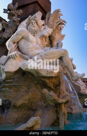 Statue, die den Ganges darstellt, vier-Flüsse-Brunnen auf dem Navona-Platz, Rom, Italien Stockfoto