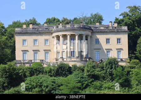Rastignac Castle im Département Dordogne im Südwesten Frankreichs ist ein architektonischer Cousin des Weißen Hauses. Das Schloss im palladianischen Stil ist einzigartig Stockfoto