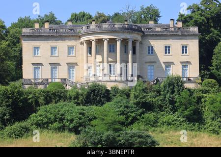 Rastignac Castle im Département Dordogne im Südwesten Frankreichs ist ein architektonischer Cousin des Weißen Hauses. Das Schloss im palladianischen Stil ist einzigartig Stockfoto