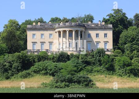 Rastignac Castle im Département Dordogne im Südwesten Frankreichs ist ein architektonischer Cousin des Weißen Hauses. Das Schloss im palladianischen Stil ist einzigartig Stockfoto