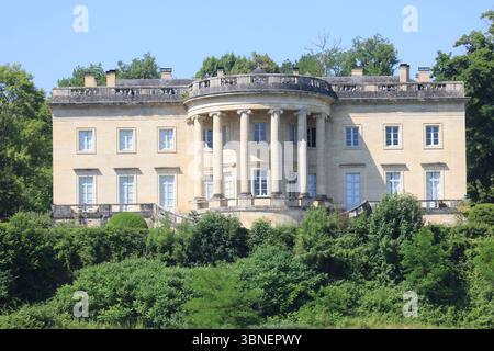 Rastignac Castle im Département Dordogne im Südwesten Frankreichs ist ein architektonischer Cousin des Weißen Hauses. Das Schloss im palladianischen Stil ist einzigartig Stockfoto