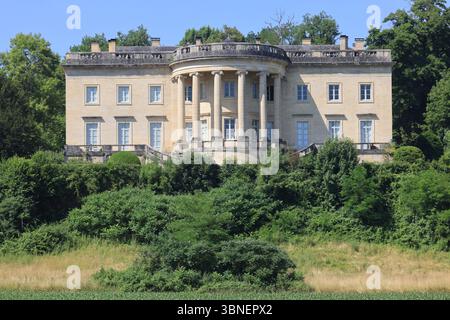 Rastignac Castle im Département Dordogne im Südwesten Frankreichs ist ein architektonischer Cousin des Weißen Hauses. Das Schloss im palladianischen Stil ist einzigartig Stockfoto