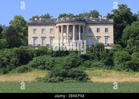 Rastignac Castle im Département Dordogne im Südwesten Frankreichs ist ein architektonischer Cousin des Weißen Hauses. Das Schloss im palladianischen Stil ist einzigartig Stockfoto
