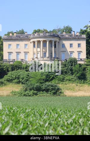 Rastignac Castle im Département Dordogne im Südwesten Frankreichs ist ein architektonischer Cousin des Weißen Hauses. Das Schloss im palladianischen Stil ist einzigartig Stockfoto