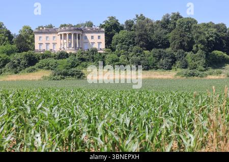 Rastignac Castle im Département Dordogne im Südwesten Frankreichs ist ein architektonischer Cousin des Weißen Hauses. Das Schloss im palladianischen Stil ist einzigartig Stockfoto
