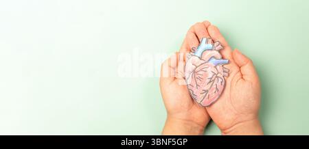 Herzinfarkt, Myokarditis Krankheit, Entzündung des Muskels, Thrombose und Herzstress, Herzfrequenz und medizinischer Zustand Stockfoto