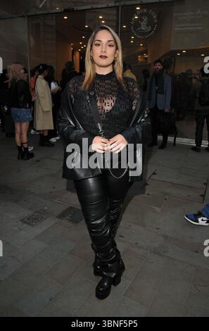 Miraa May bei der LFW s/s 2023 Tammam Catwalk Show zum 15. Jahrestag, 48 Regent Street, Regent Street am Donnerstag, 15. September 2022 in London, England, Großbritannien. CAP/CAN ©CAN/Capital Pictures Stockfoto