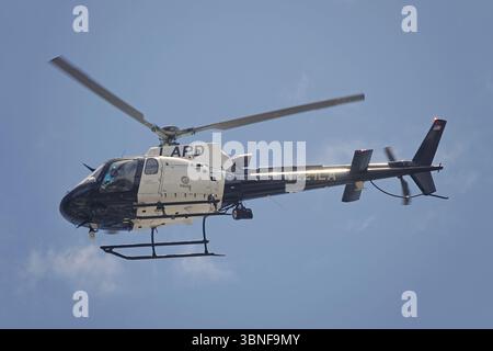 Los Angeles, Kalifornien, USA - 14. Juni 2025: Hubschrauber N221LA von der Flugsicherungsabteilung des Los Angeles Police Department wird gezeigt. Stockfoto