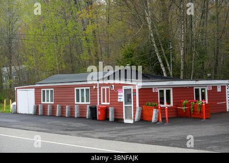 Flo's Dampfbad Hot Dogs Restaurant auf Route 1 in Cape Neddick Maine Stockfoto