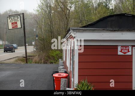 Flo's Dampfbad Hot Dogs Restaurant auf Route 1 in Cape Neddick Maine Stockfoto