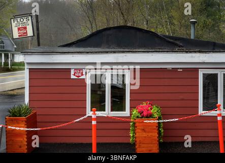 Flo's Dampfbad Hot Dogs Restaurant auf Route 1 in Cape Neddick Maine Stockfoto
