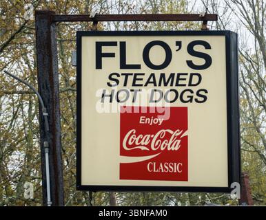 Flo's Dampfbad Hot Dogs Restaurant auf Route 1 in Cape Neddick Maine Stockfoto