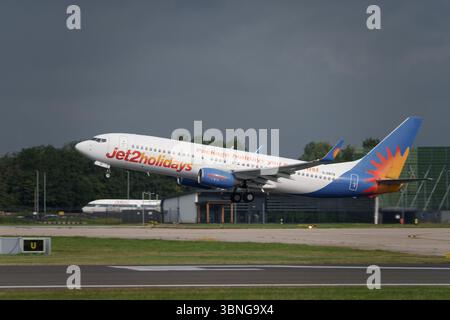 Jet2 Boeing 737 am internationalen Flughafen Manchester Stockfoto