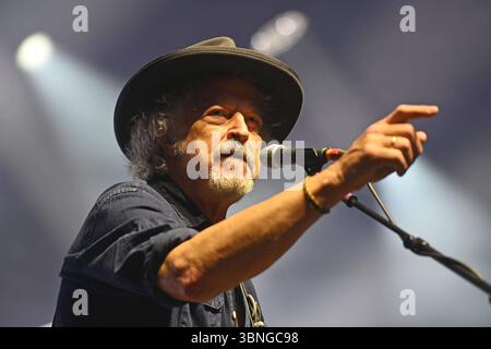 Wolfgang NIEDECKEN, BAP, Musiker, Gitarrist, Saenger, Gruender der Deutschrock Band. BAP,Live,Konzert,Buehne Bühne,Tollwood Festival am 02.07.2025 *** Wolfgang NIEDECKEN,BAP, Musiker,Gitarrist,Sänger,Gründer der deutschen Rockband BAP,Live,Konzert,Bühnenbühne,Tollwood Festival am 02 07 2025 Stockfoto