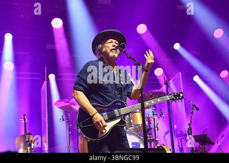 Wolfgang NIEDECKEN, BAP, Musiker, Gitarrist, Saenger, Gruender der Deutschrock Band. BAP,Live,Konzert,Buehne Bühne,Tollwood Festival am 02.07.2025 *** Wolfgang NIEDECKEN,BAP, Musiker,Gitarrist,Sänger,Gründer der deutschen Rockband BAP,Live,Konzert,Bühnenbühne,Tollwood Festival am 02 07 2025 Stockfoto