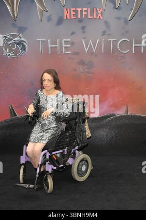 Liz Carr bei der Premiere der britischen Fernsehserie The Witcher, The Now Building, Outernet, Charing Cross Road, am Mittwoch, 28. Juni 2023 in London, England, Großbritannien. CAP/CAN ©CAN/Capital Pictures Stockfoto