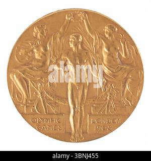 2. Juli 2025, Boston USA: London 1908 Olympische Spiele Gold Eine Goldmedaille der Olympischen Sommerspiele 2024 in Paris und drei Siegermedaillen von Taucher-Ikone Greg Louganis führen die RR Auktion der Olympischen Erinnerungsstücke 2025 Auktion an. Die Veranstaltung feiert ein Jahrzehnt der Olympiageschäfte und bietet fast 400 seltene und historische Lose aus über 90 Jahren Geschichte der Spiele. Das Herzstück des Verkaufs ist eine spektakuläre Goldmedaille aus den Pariser Spielen 2024, die auf Leichtathletik verliehen wurde. Die Medaille ist mit einem vergoldeten silbernen Design mit originalen Eisenarbeiten des Eiffelturms versehen, der für Frankreichs Kultur und Bogen emblematisch ist Stockfoto