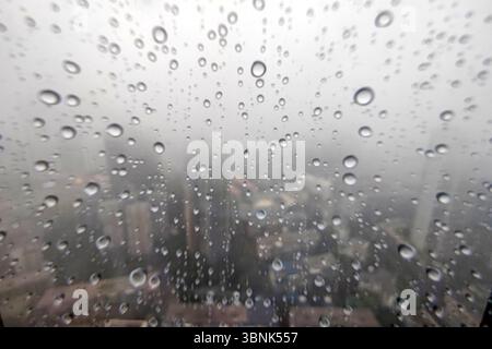 CHENGDU, CHINA - 3. JULI 2025 - Regensturm in Chengdu, Provinz Sichuan, China am 3. Juli 2025. Stockfoto