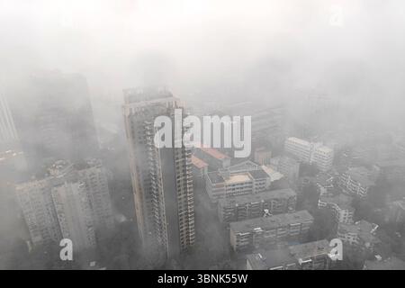 CHENGDU, CHINA - 3. JULI 2025 - Regensturm in Chengdu, Provinz Sichuan, China am 3. Juli 2025. Stockfoto