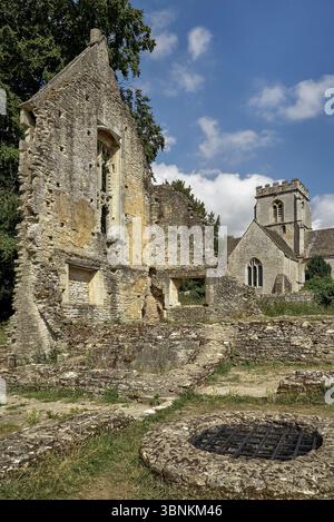 Minster Lovell Hall, Minster Lovell, Cotswolds, Oxfordshire, England, Großbritannien, historische Ruinenanlage aus dem 15. Jahrhundert, britische Architektur Stockfoto