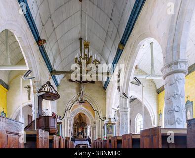Innenraum der Kirche Saint-Martin in Veules-les-ROCE an der Alabasterküste (Cote d’Albätre) im Departement seine-Maritime in der Normandie Stockfoto