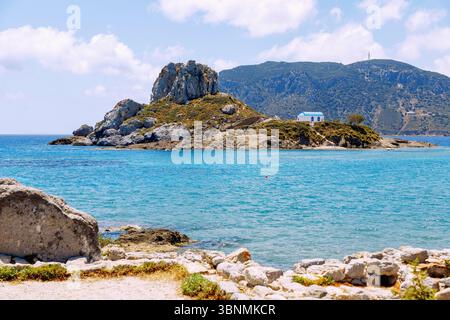 Insel Kastri mit der Kapelle Agios Nikolaos und der Bucht von Kefalos auf der Insel Kos in Griechenland Stockfoto