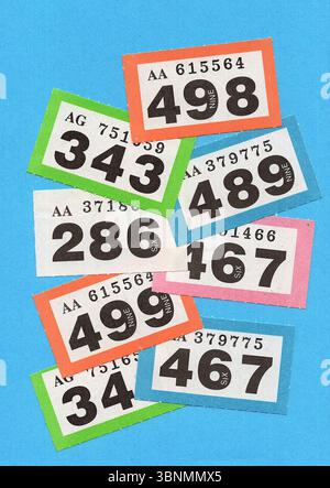 Eine Montage von Vintage-Verlosungskarten auf einem farbenfrohen Hintergrund. Stockfoto