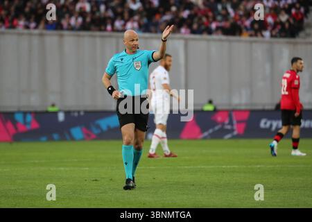 Der Schiedsrichter Anthony Taylor beim Spiel der UEFA Nations League zwischen Georgien und Armenien Stockfoto