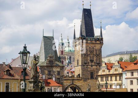 Blick von der Karlsbrücke in Richtung Malá Strana in Prag, Tschechische Republik Stockfoto