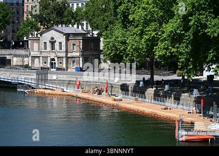 Paris, Frankreich. Juli 2025. Illustrative Fotos des Badegebietes Paris Plage am Pont Marie, in Paris, am 3. Juli 2025 - 03/07/2025 - Frankreich/Paris - Julien Mattia/Le Pictorium Credit: LE PICTORIUM/Alamy Live News Stockfoto