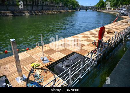 Paris, Frankreich. Juli 2025. Illustrative Fotos des Badegebietes Paris Plage am Pont Marie, in Paris, am 3. Juli 2025 - 03/07/2025 - Frankreich/Paris - Julien Mattia/Le Pictorium Credit: LE PICTORIUM/Alamy Live News Stockfoto