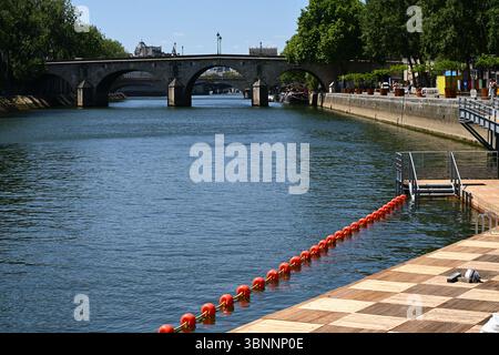 Paris, Frankreich. Juli 2025. Illustrative Fotos des Badegebietes Paris Plage am Pont Marie, in Paris, am 3. Juli 2025 - 03/07/2025 - Frankreich/Paris - Julien Mattia/Le Pictorium Credit: LE PICTORIUM/Alamy Live News Stockfoto