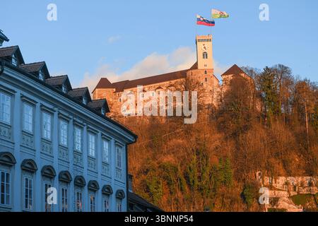 Schloss Ljubljana, Blick vom Neuen Platz (Novi Trg). Slowenien Stockfoto
