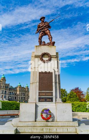 Victoria war Memorial (British Columbia Legislature Cenotaph) vor den Parlamentsgebäuden von British Columbia in Victoria, Kanada Stockfoto