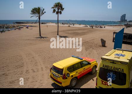 Barcelona, Spanien. Juli 2025. Rettungsfahrzeuge am Strand von Barcelona gesehen, in einem tragischen Jahr für Todesfälle am Strand. (Foto: Eric Renom/SOPA Images/SIPA USA) Credit: SIPA USA/Alamy Live News Stockfoto
