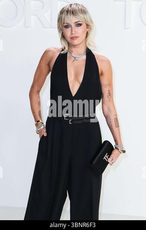 (DATEI) Miley Cyrus erhielt 2026 den Star auf dem Hollywood Walk of Fame. Miley Cyrus gehörte zu den 35 Preisträgern, die am Mittwoch, den 2. Juli 2025 von Eugenio Derbez und Richard Blade angekündigt wurden. HOLLYWOOD, LOS ANGELES, KALIFORNIEN, USA – 7. FEBRUAR 2020: Die US-amerikanische Sängerin, Songwriterin und Schauspielerin Miley Cyrus kommt auf der Tom Ford: Herbstwinter 2020 Fashion Show in den Milk Studios in Hollywood, Los Angeles, Kalifornien, USA. (Foto: Xavier Collin/Image Press Agency) Stockfoto