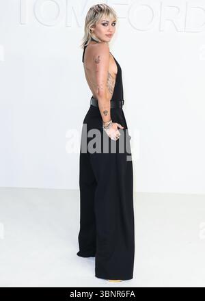 (DATEI) Miley Cyrus erhielt 2026 den Star auf dem Hollywood Walk of Fame. Miley Cyrus gehörte zu den 35 Preisträgern, die am Mittwoch, den 2. Juli 2025 von Eugenio Derbez und Richard Blade angekündigt wurden. HOLLYWOOD, LOS ANGELES, KALIFORNIEN, USA – 7. FEBRUAR 2020: Die US-amerikanische Sängerin, Songwriterin und Schauspielerin Miley Cyrus kommt auf der Tom Ford: Herbstwinter 2020 Fashion Show in den Milk Studios in Hollywood, Los Angeles, Kalifornien, USA. (Foto: Xavier Collin/Image Press Agency) Stockfoto