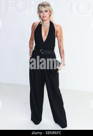 (DATEI) Miley Cyrus erhielt 2026 den Star auf dem Hollywood Walk of Fame. Miley Cyrus gehörte zu den 35 Preisträgern, die am Mittwoch, den 2. Juli 2025 von Eugenio Derbez und Richard Blade angekündigt wurden. HOLLYWOOD, LOS ANGELES, KALIFORNIEN, USA – 7. FEBRUAR 2020: Die US-amerikanische Sängerin, Songwriterin und Schauspielerin Miley Cyrus kommt auf der Tom Ford: Herbstwinter 2020 Fashion Show in den Milk Studios in Hollywood, Los Angeles, Kalifornien, USA. (Foto: Xavier Collin/Image Press Agency) Stockfoto