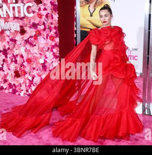 (DATEI) Miley Cyrus erhielt 2026 den Star auf dem Hollywood Walk of Fame. Miley Cyrus gehörte zu den 35 Preisträgern, die am Mittwoch, den 2. Juli 2025 von Eugenio Derbez und Richard Blade angekündigt wurden. LOS ANGELES, KALIFORNIEN, USA – 11. FEBRUAR: Die US-amerikanische Sängerin, Songwriterin und Schauspielerin Miley Cyrus Hemsworth trägt Valentino und kommt zur Premiere von Warner Bros. In Los Angeles „Is't IT Romantic“ im Theatre at Ace Hotel am 11. Februar 2019 in Los Angeles, Kalifornien, USA. (Foto: David Acosta/Image Press Agency) Stockfoto