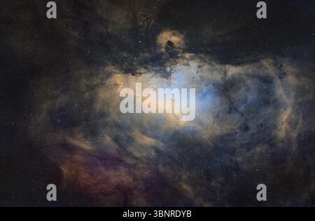 Der Adlernebel (M16) in Serpens zeigt die Säulen der Schöpfung in atemberaubender Detailtreue mit der schmalbandigen Hubble-Palette. Stockfoto