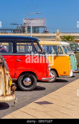 Oldtimer-Wohnwagen von VW in Folge auf der Aircooler Oldtimer-Show Scheveningen Stockfoto
