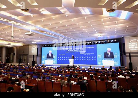 Peking, China. Juli 2025. Der ehemalige Präsident des Europäischen Rates Herman van Rompuy spricht auf dem 13. Weltfriedenforum in Peking, der Hauptstadt Chinas, am 3. Juli 2025. Mehr als 1.200 Gäste aus 86 Ländern und Regionen haben sich in Peking versammelt, um sich auf dem laufenden 13. Weltfriedensforum über die Aufrechterhaltung des Weltfriedens und die Konfliktbewältigung auszutauschen. Quelle: Xinhua/Alamy Live News Stockfoto