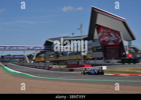 NORTHAMPTON, ENGLAND - 4. JULI: Alexander Albon aus Thailand fährt den (23) Atlassian Williams Racing FW47 Mercedes während des Trainings vor dem F1 Grand Prix von Großbritannien auf dem Silverstone Circuit am 4. Juli 2024 in Northampton, England. (Foto: Vince Mignott/Alamy Live News) Stockfoto