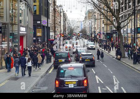 Käufer auf Oxford Straße, London, England, Vereinigtes Königreich UK Stockfoto