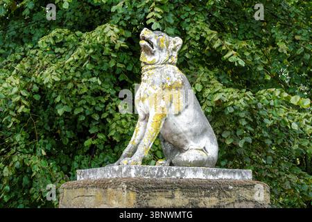 The Dogs of Alcibiades, Hundeskulptur im Victoria Park, London England Vereinigtes Königreich Großbritannien Stockfoto